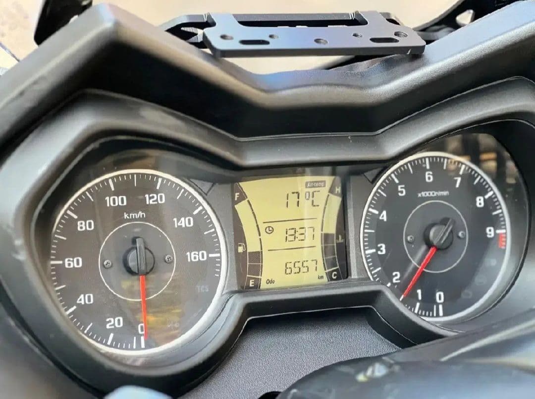 야마하 XMAX 300 ABS 10