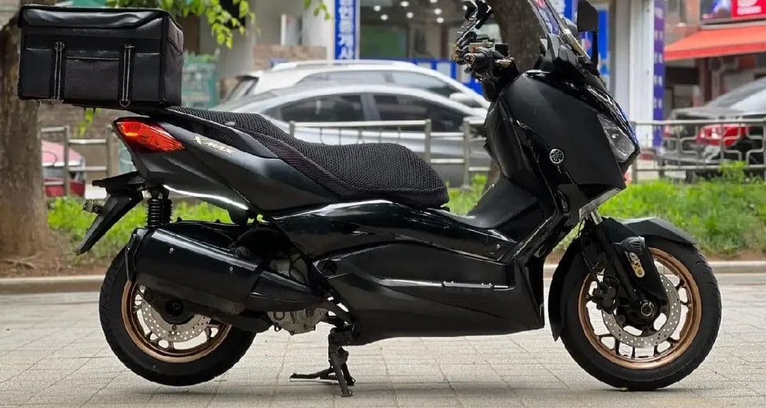 야마하 XMAX 300 ABS 5