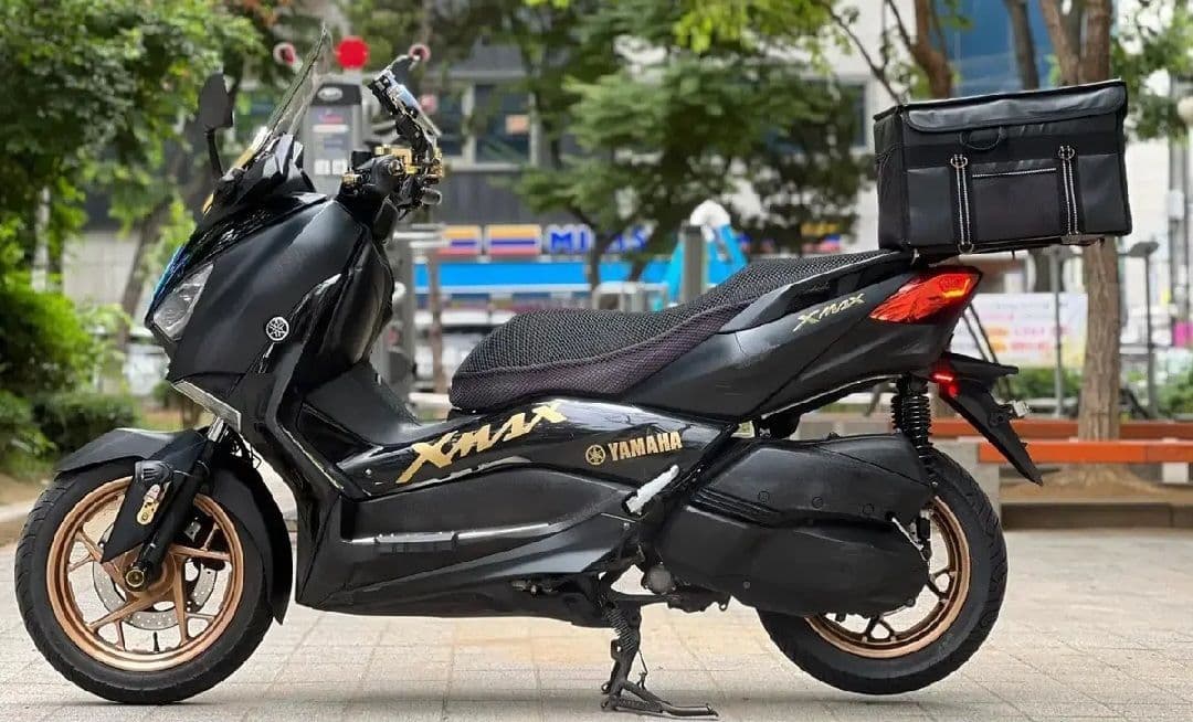 야마하 XMAX 300 ABS 4