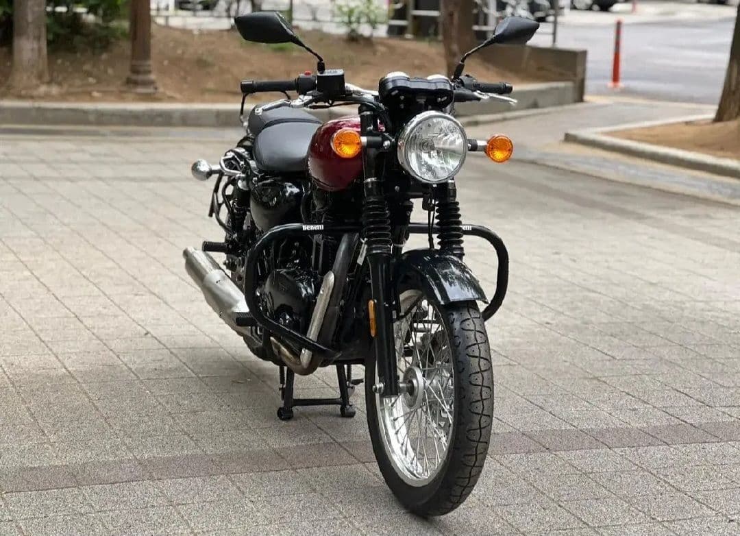 베넬리 임페리알레 400 ABS 1