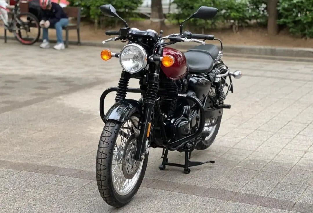 베넬리 임페리알레 400 ABS 3