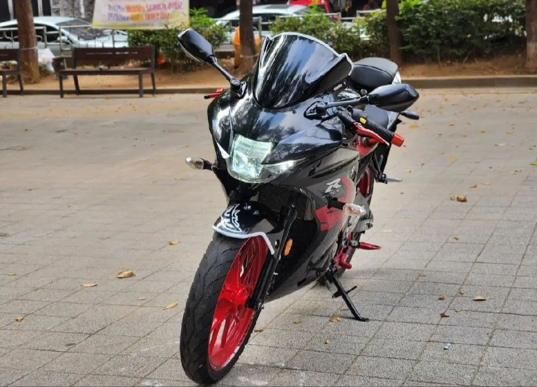 스즈키 GSX R 125 ABS 1