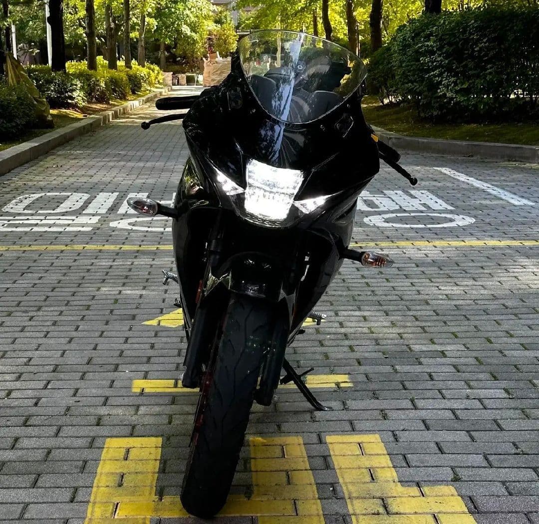 스즈키 GSX R 125 ABS 1