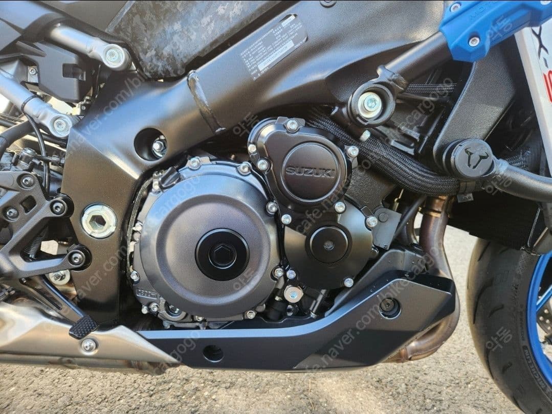 스즈키 GSX S 1000 8