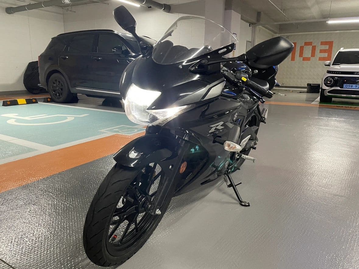 스즈키 GSX R 125 ABS 8