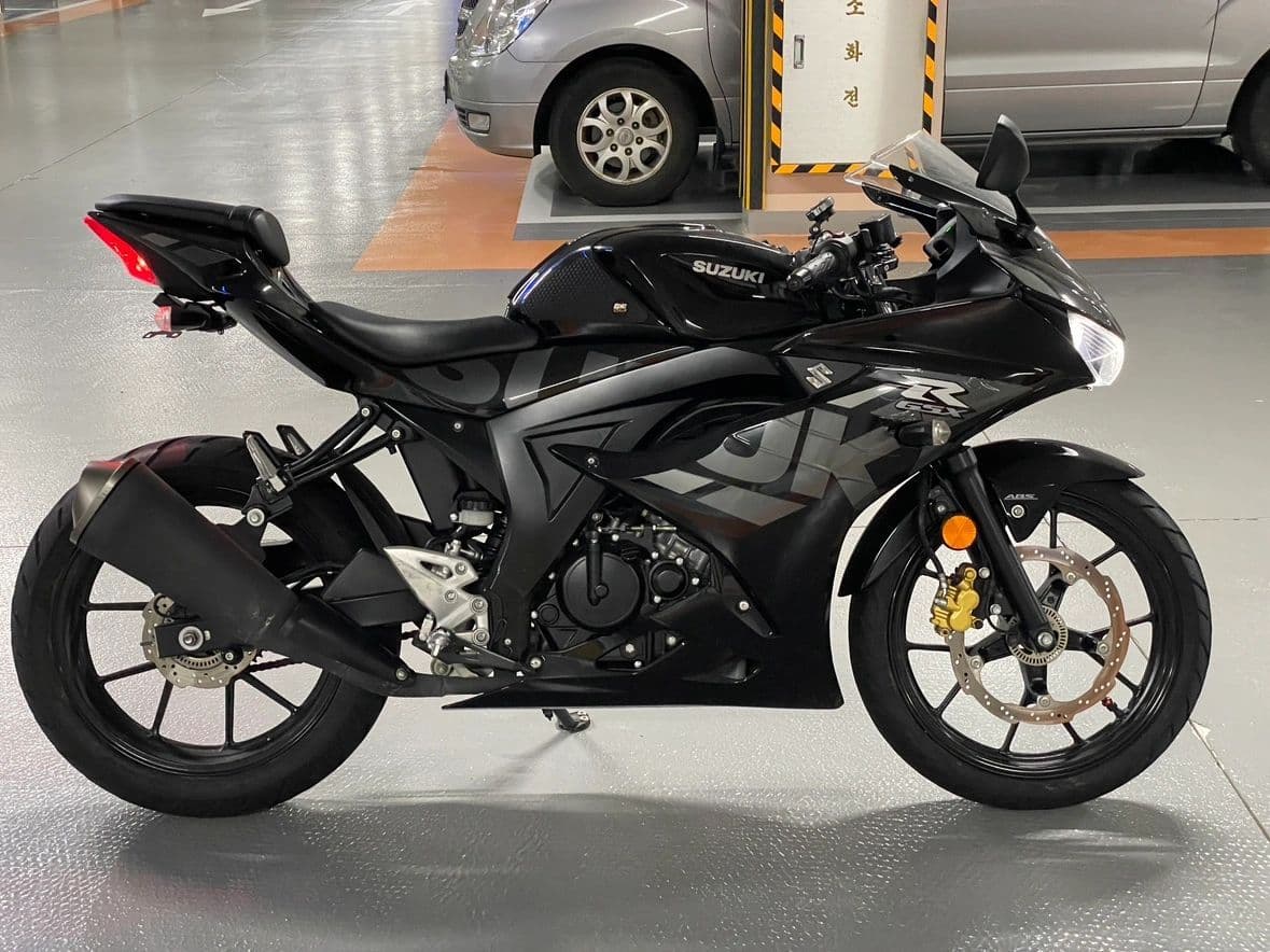 스즈키 GSX R 125 ABS 9