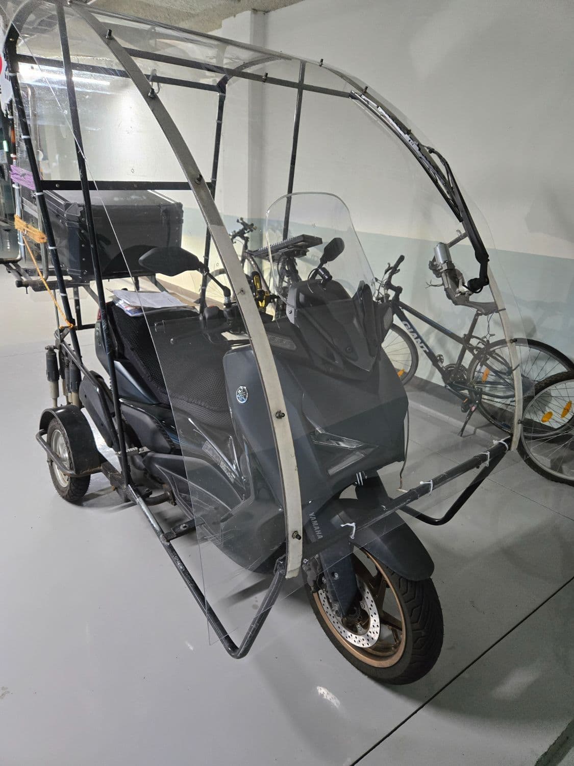 야마하 XMAX 300 ABS 1