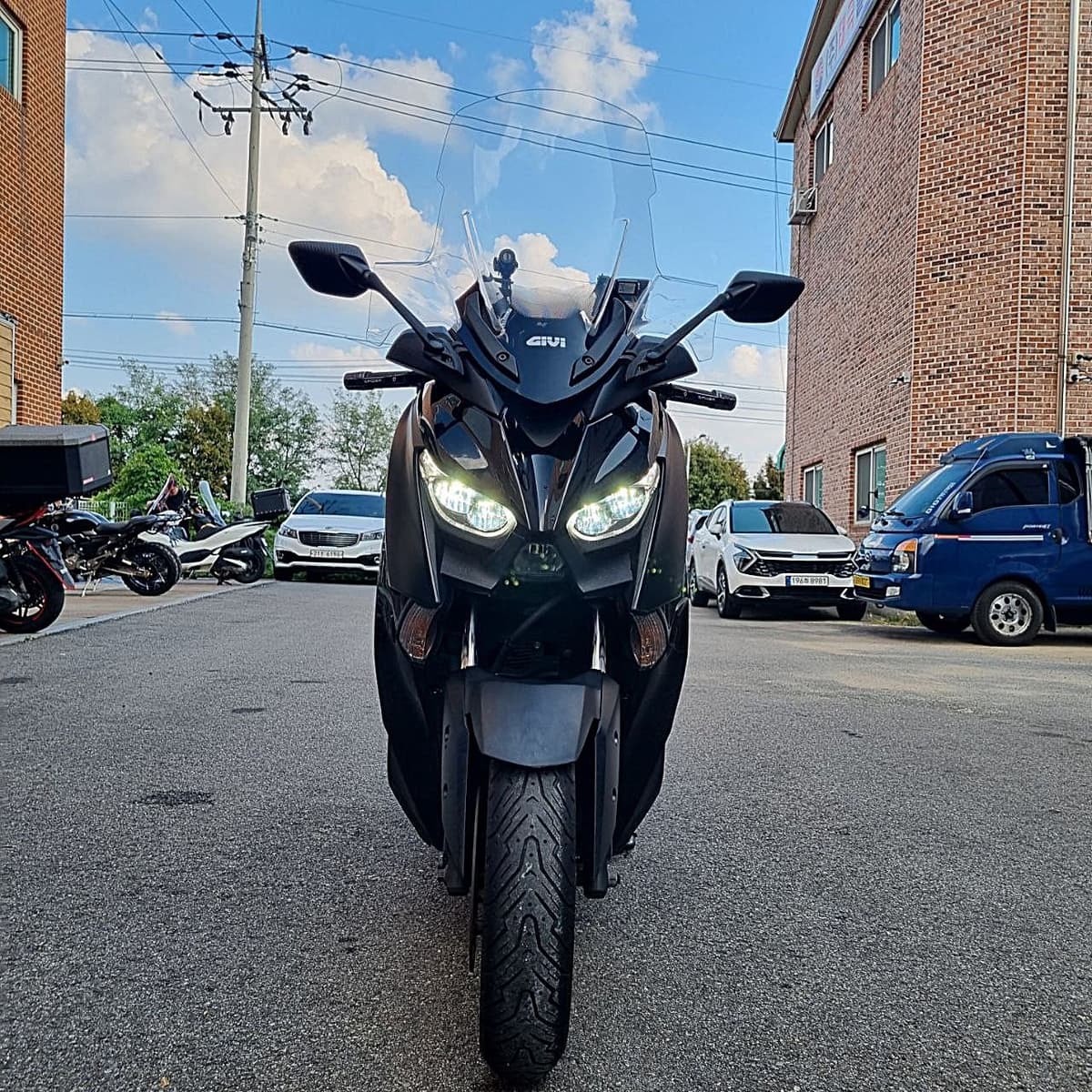 야마하 XMAX 300 ABS 2