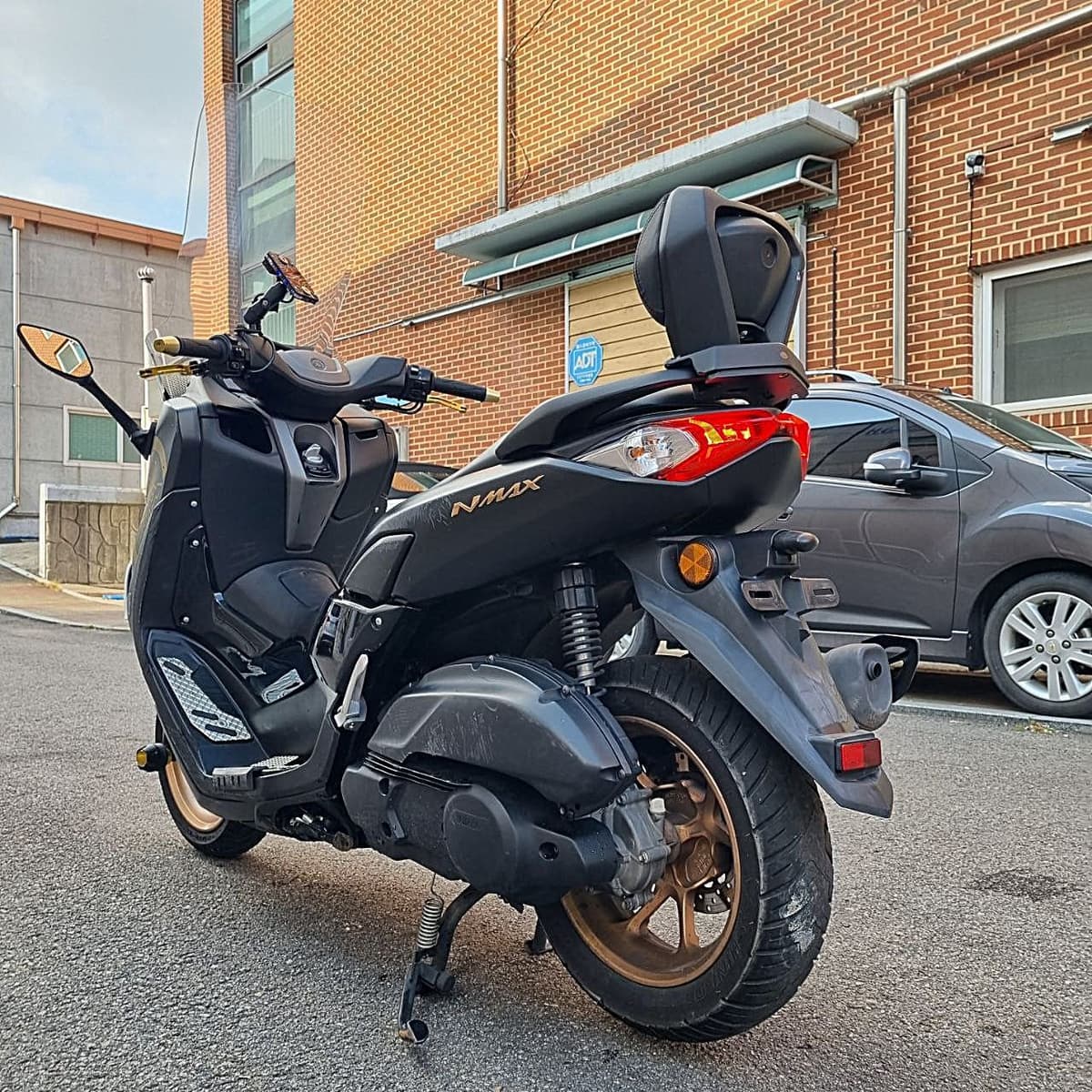 야마하 NMAX 125 7