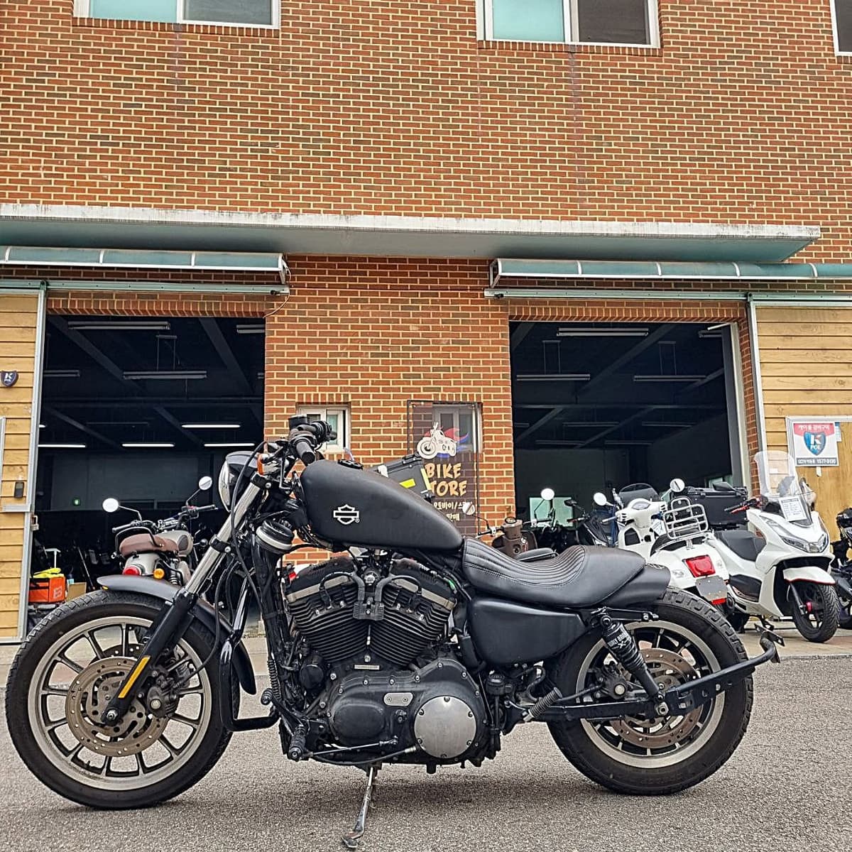 할리데이비슨 883 R 4