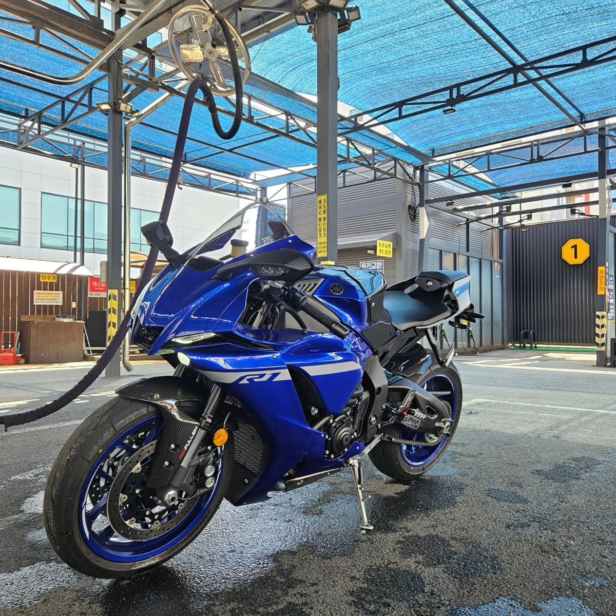 야마하 YZF R1 2