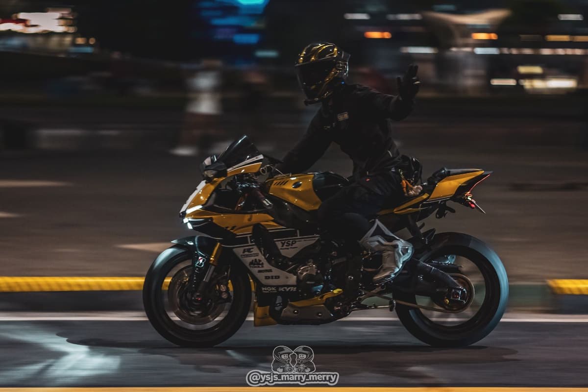 야마하 YZF R1 2