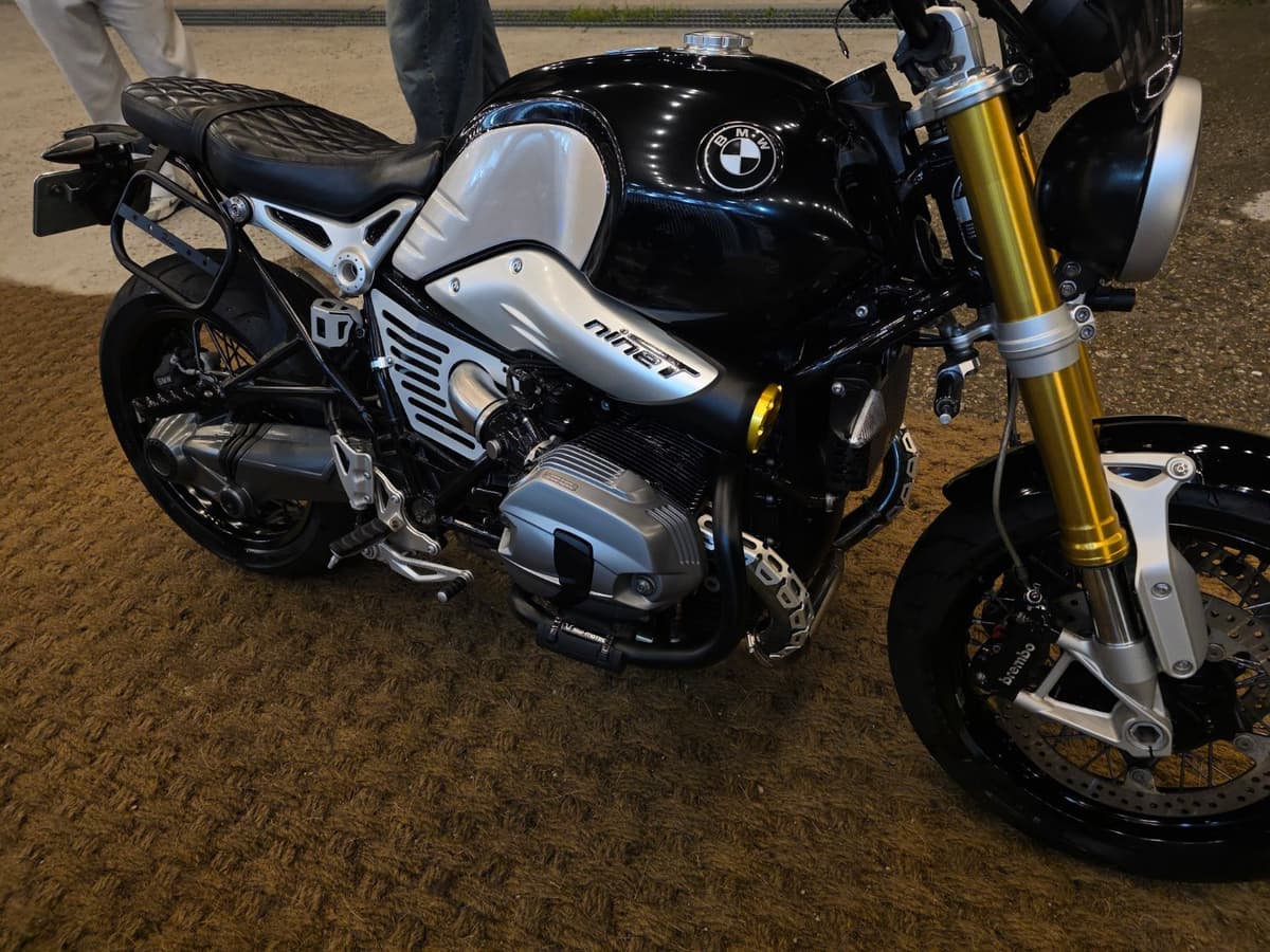 BMW R nine T 4