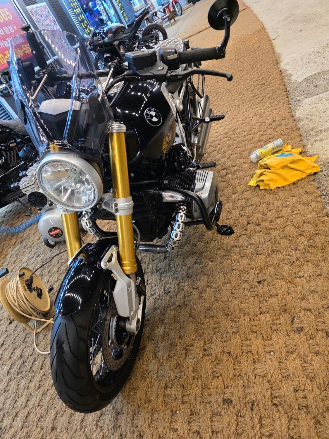 BMW R nine T 2