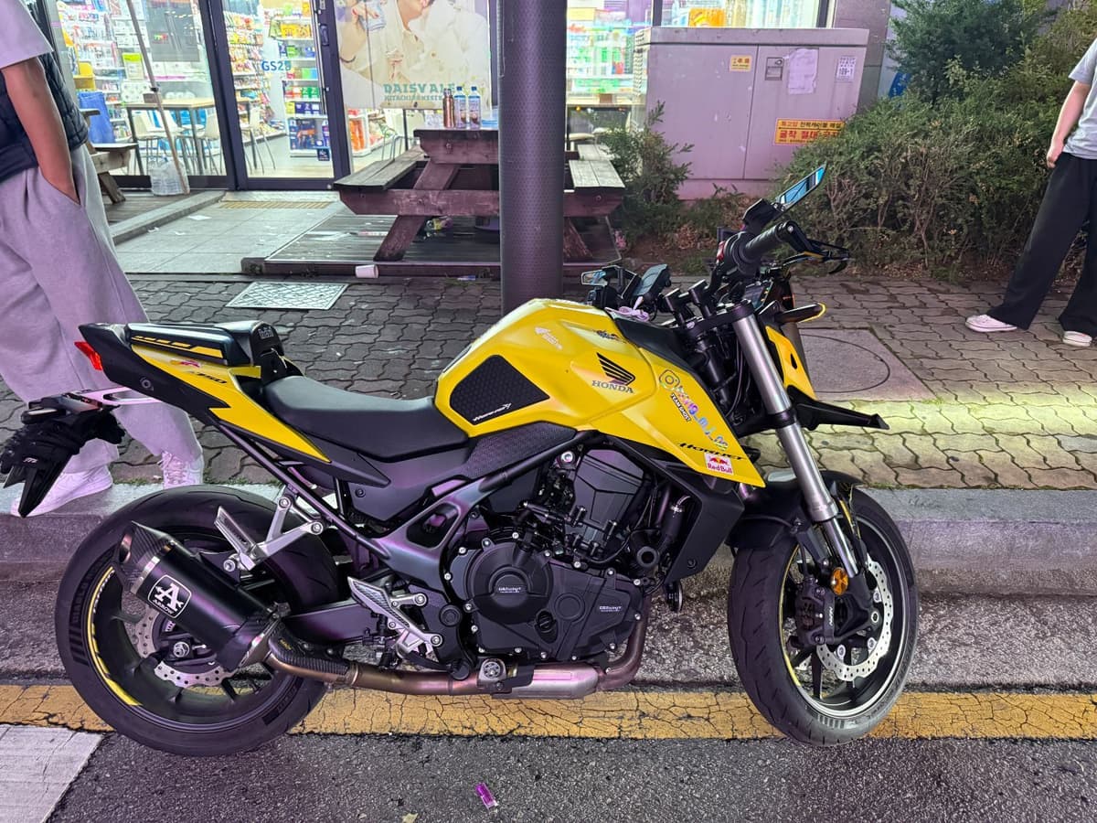 혼다 CB750 HORNET 9