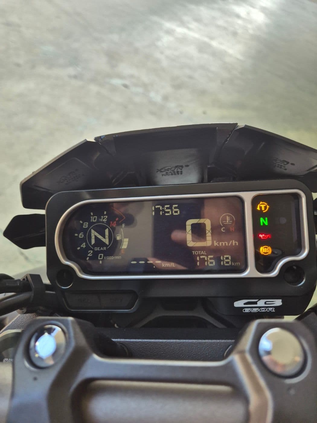 혼다 CB 650 R 4