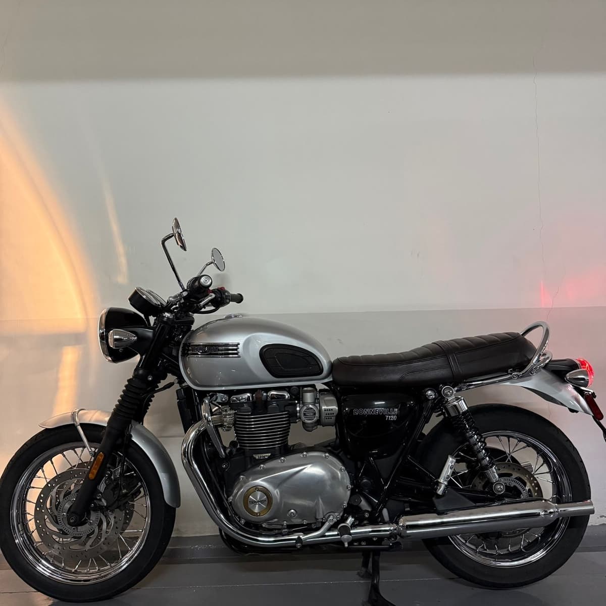 트라이엄프 본네빌 T120 4