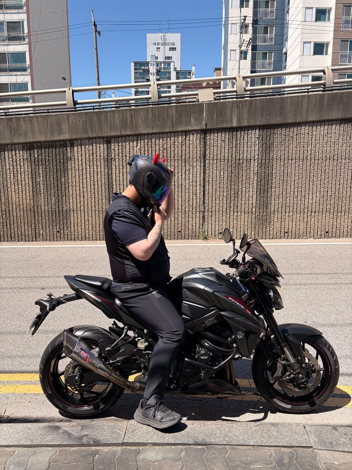 스즈키 GSX S 750 8