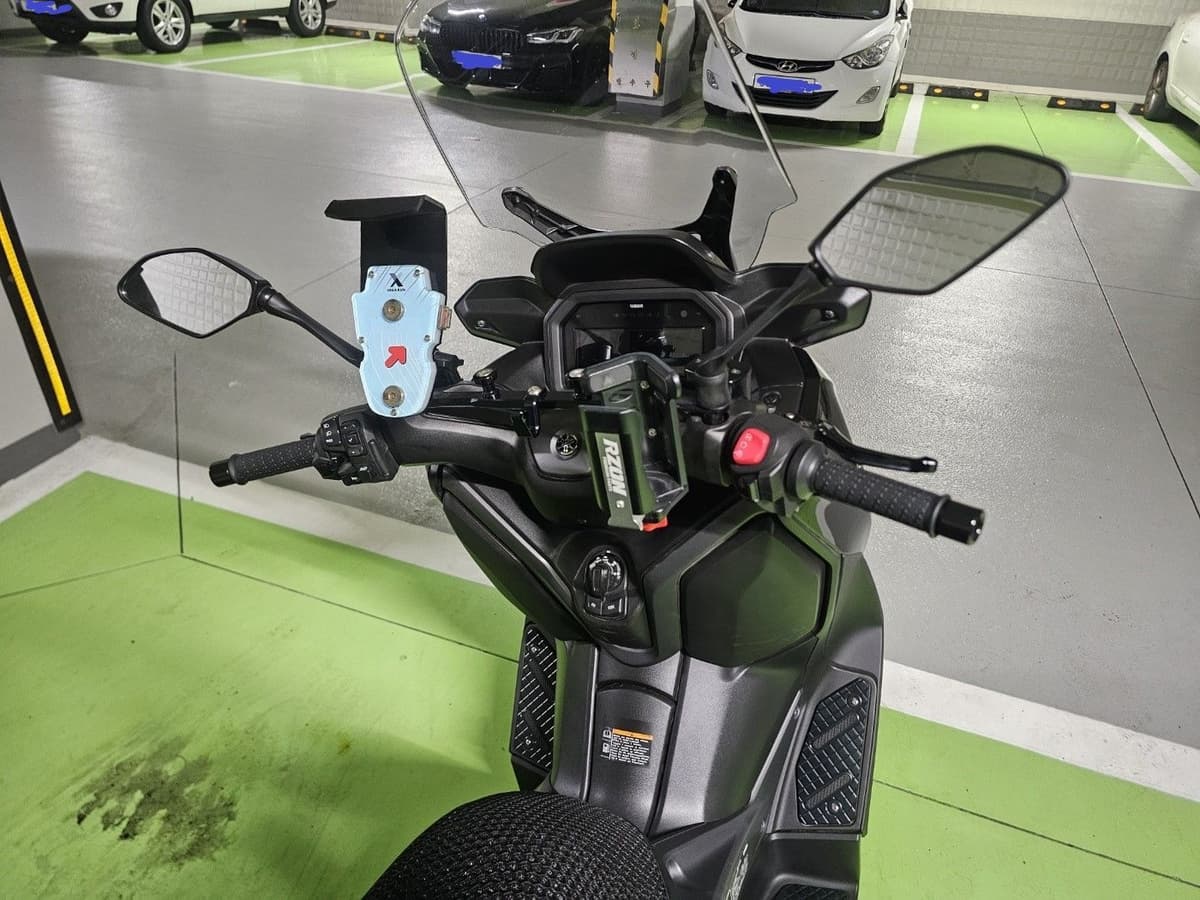야마하 XMAX 300 ABS 8