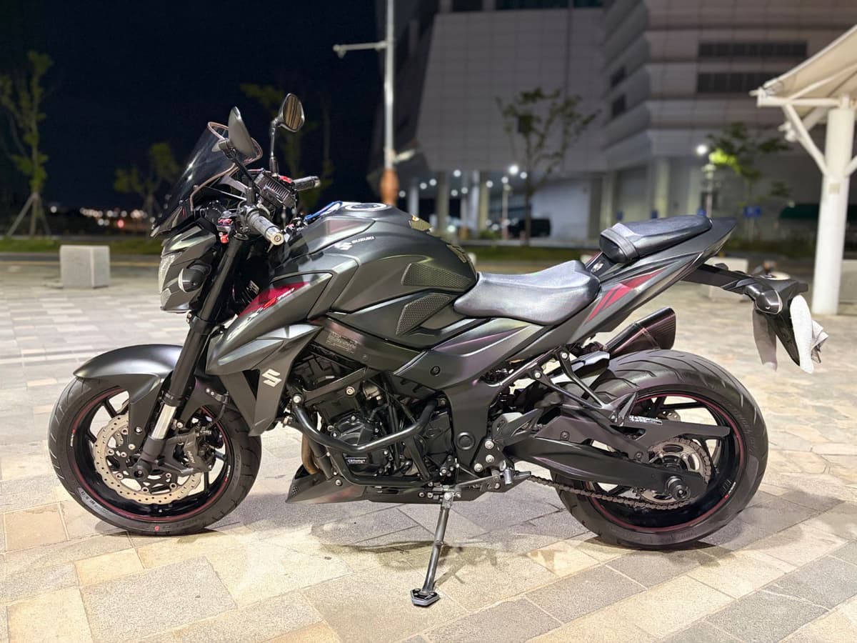 스즈키 GSX S 750 4
