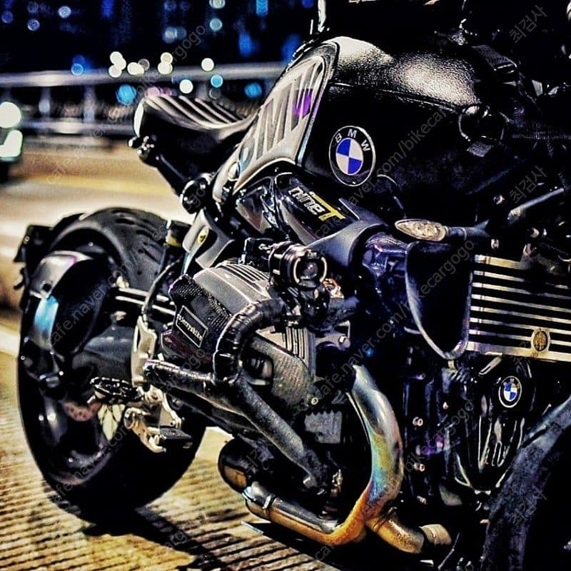 BMW R nine T more