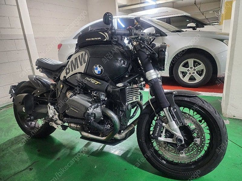 BMW R nine T 15