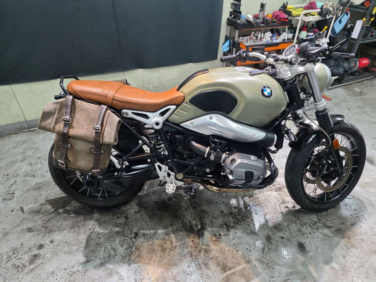 BMW R nine T 스크램블러 1