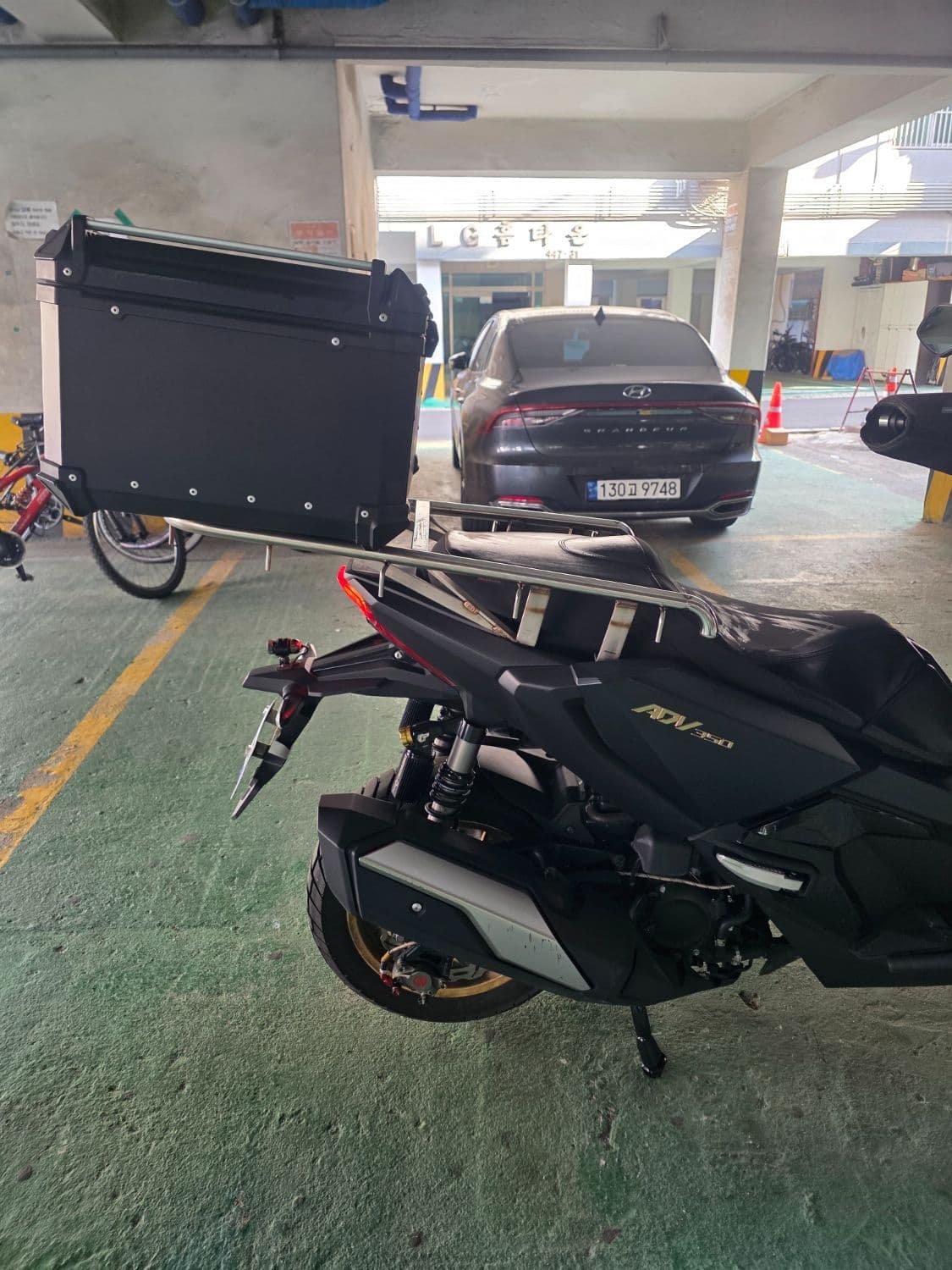 혼다 ADV 350 more