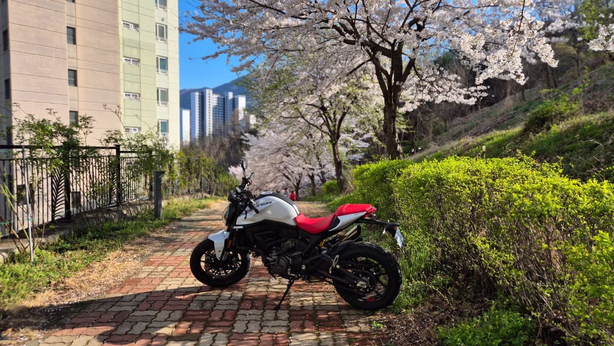두카티 몬스터 937 1