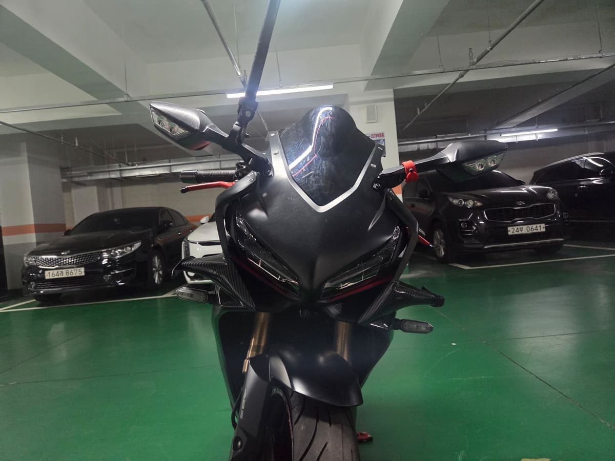 혼다 CBR 650 R MT 4