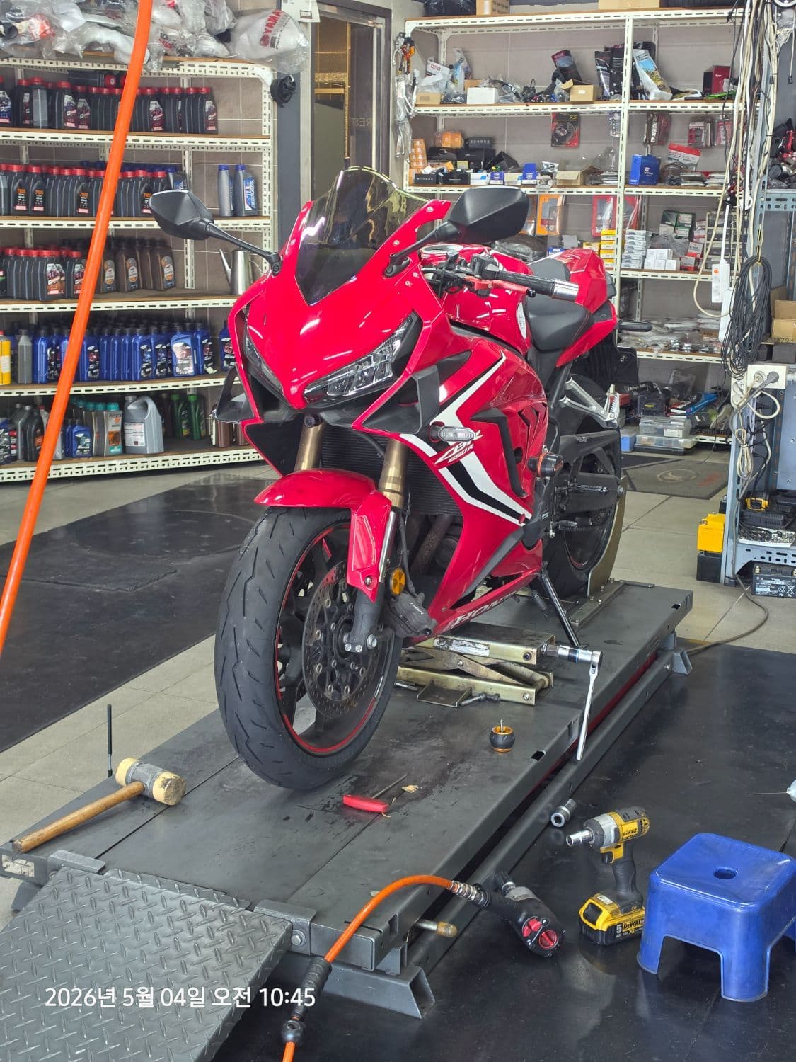 혼다 CBR 650 R MT 4