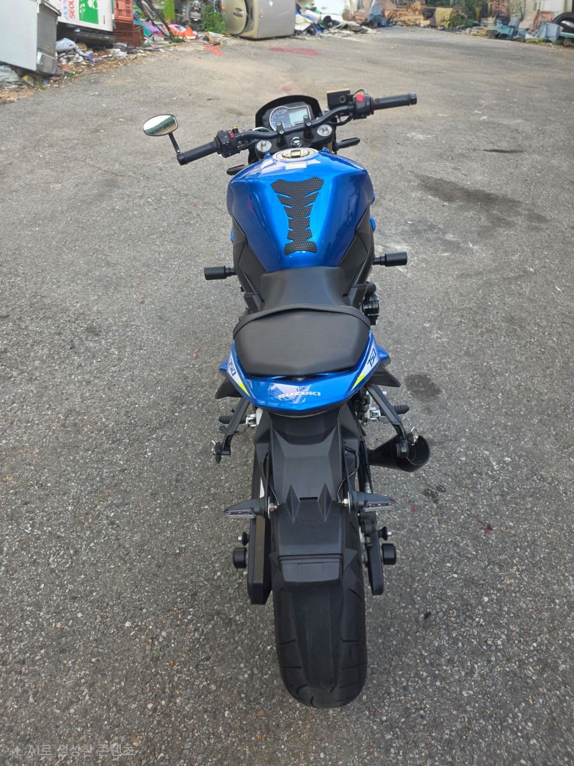 스즈키 GSR 750 A 4