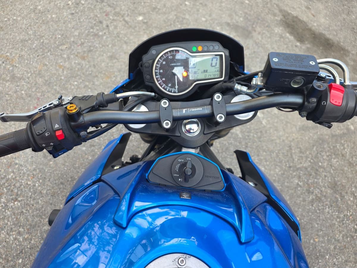 스즈키 GSR 750 A 5