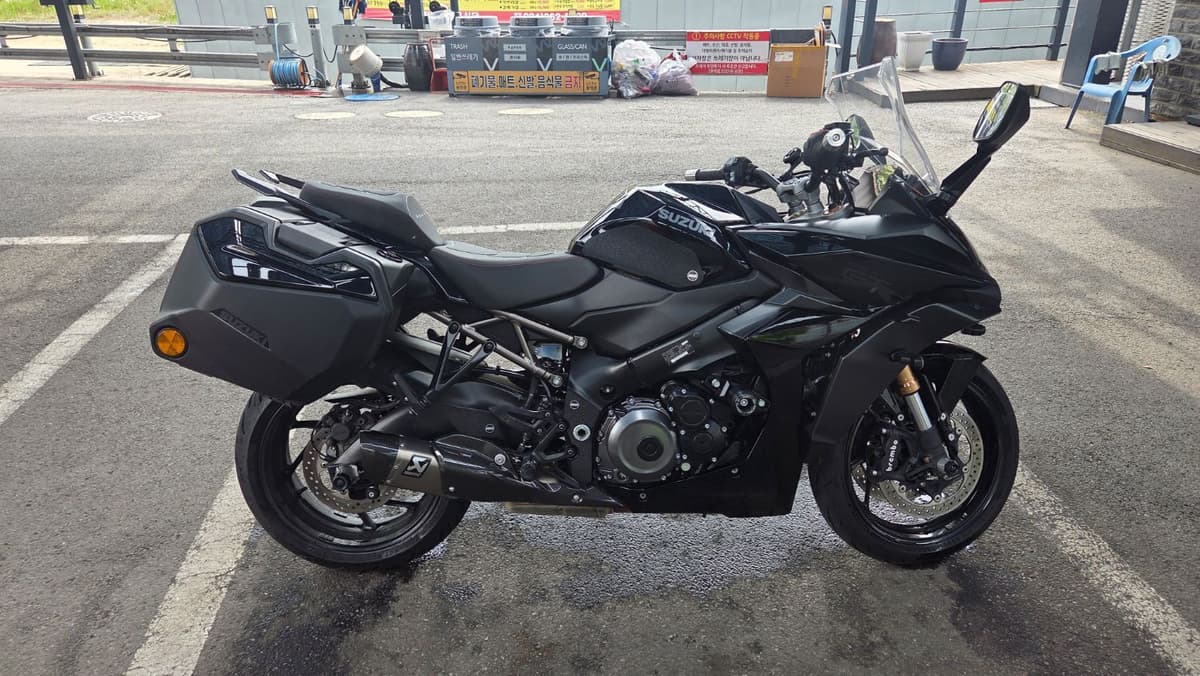 스즈키 GSX S 1000 GT 1
