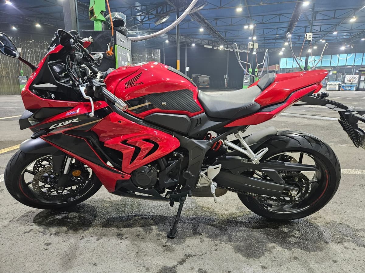 혼다 CBR 650 R MT 1