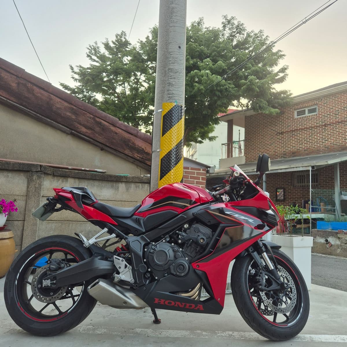 혼다 CBR 650 R MT 3