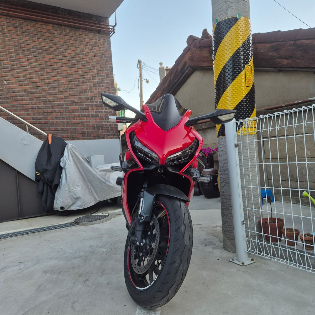 혼다 CBR 650 R MT 1