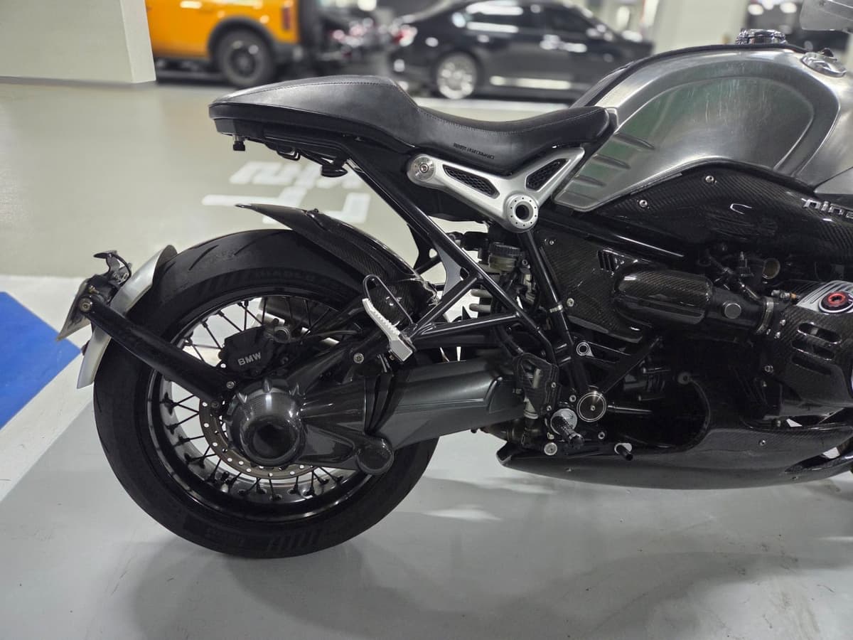 BMW R nine T 5