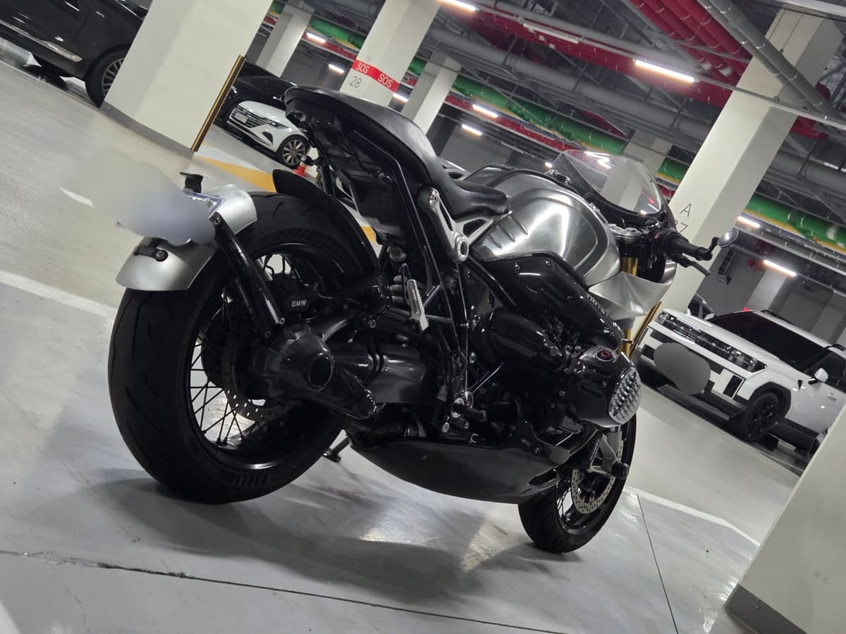 BMW R nine T 4