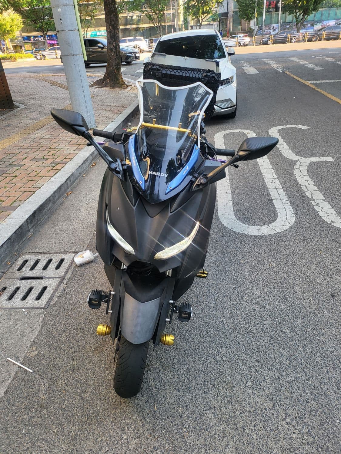 야마하 XMAX 300 ABS 1