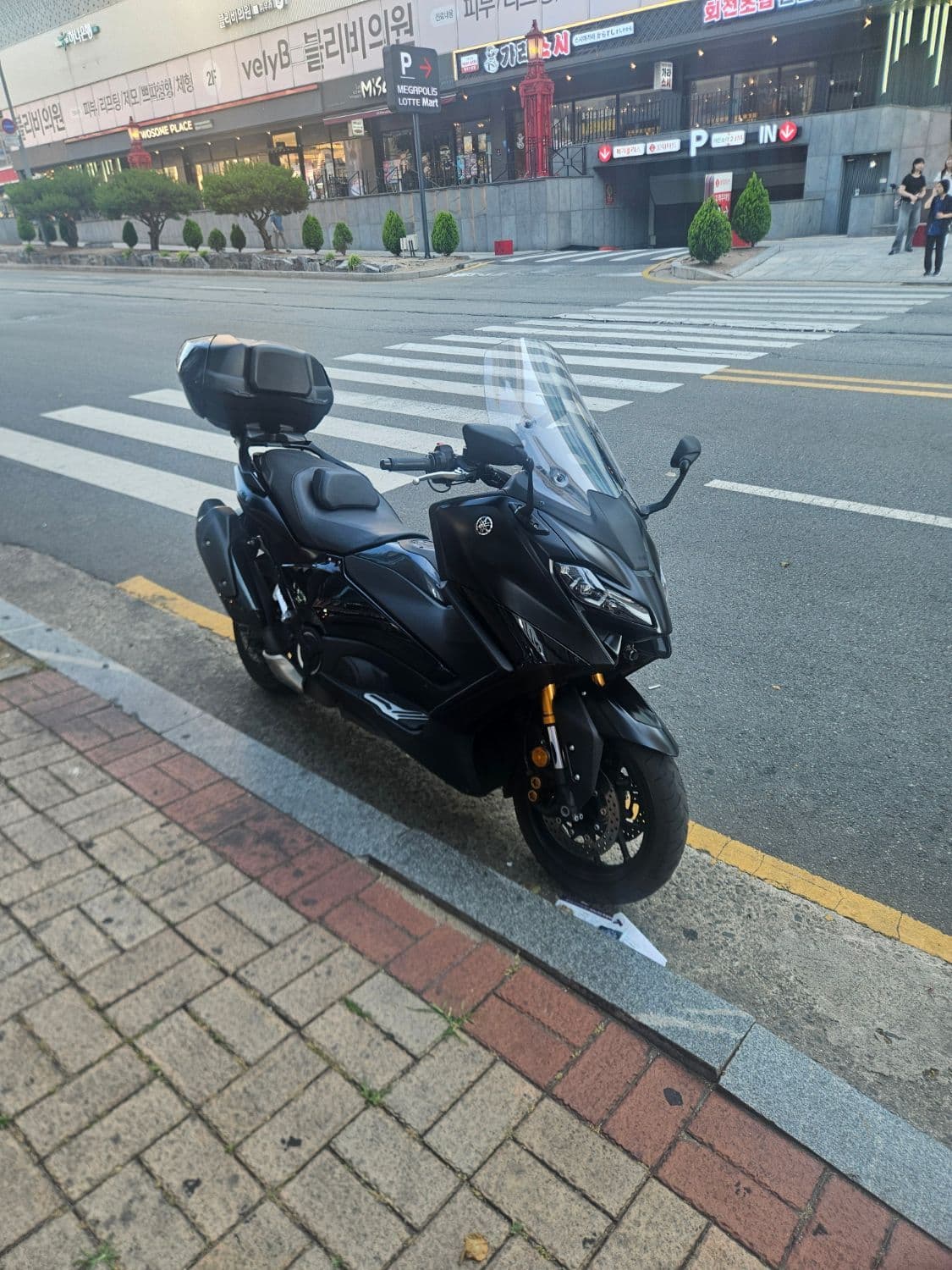 야마하 TMAX 560 1
