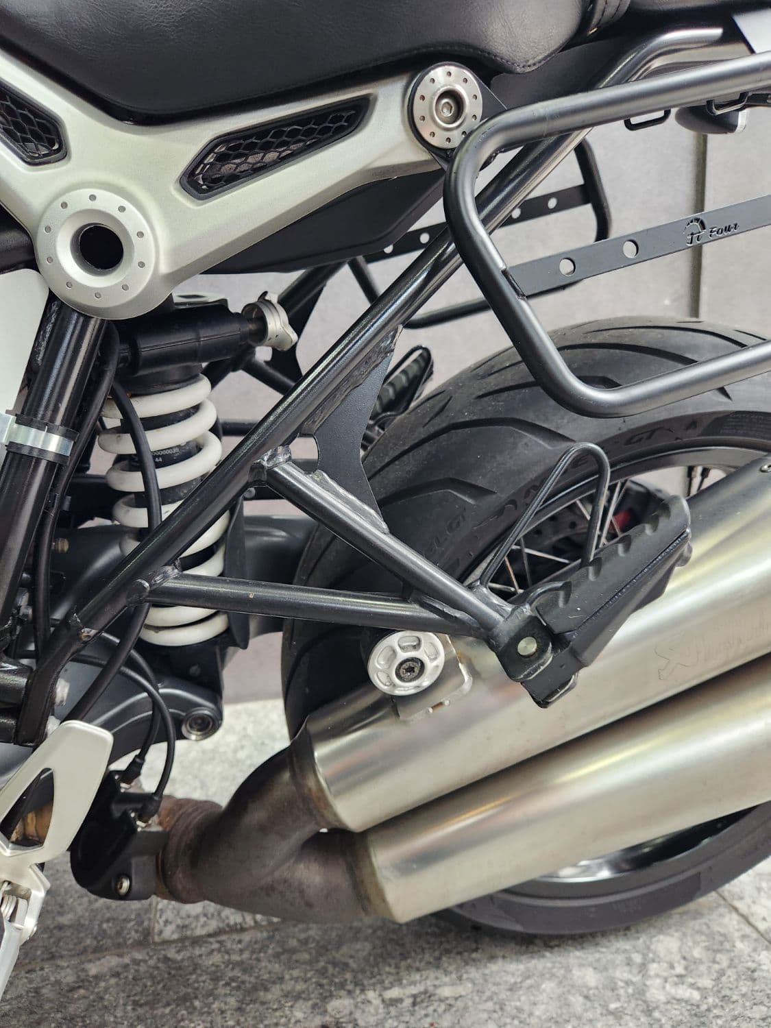 BMW R nine T 10