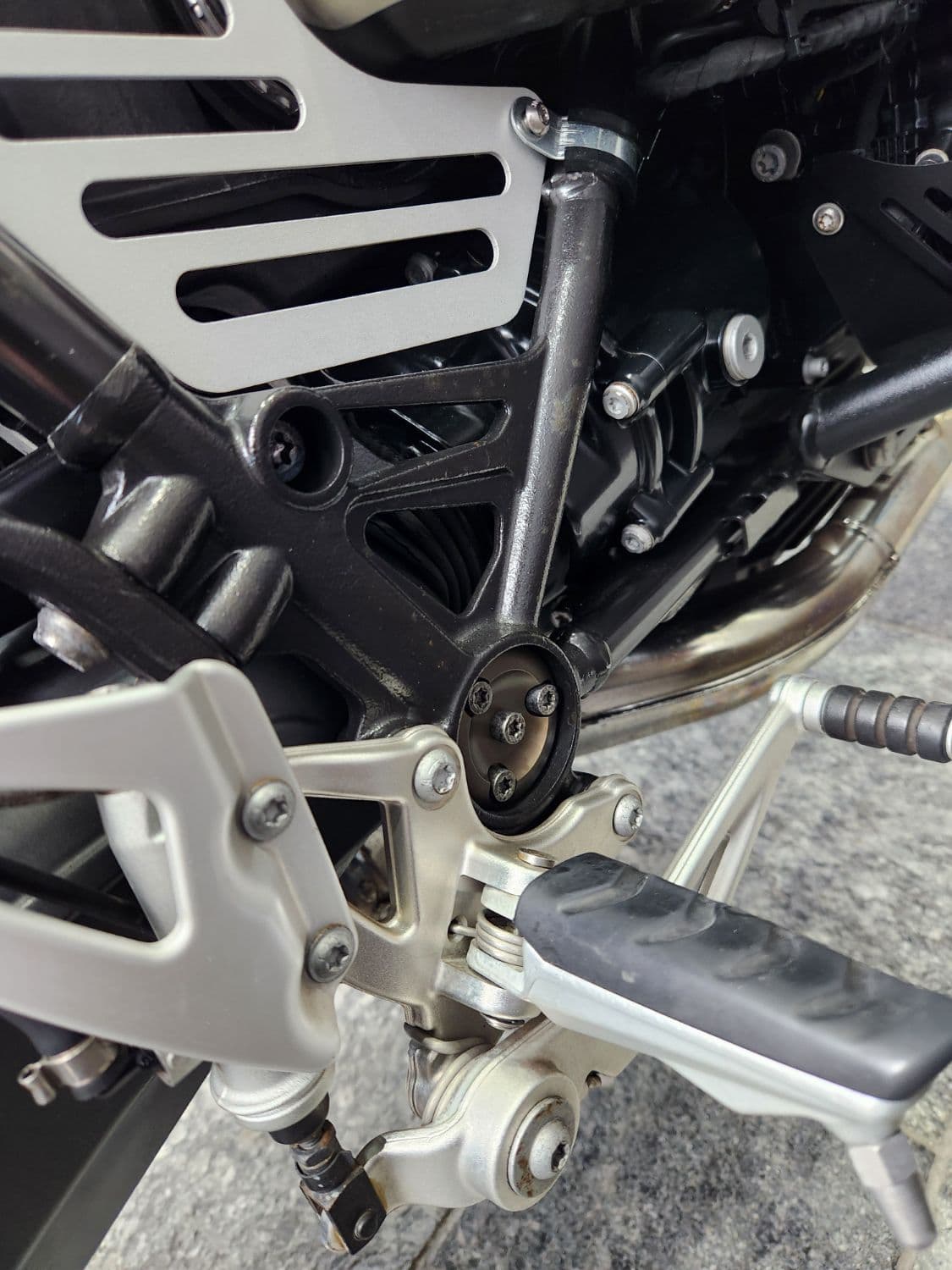 BMW R nine T 13
