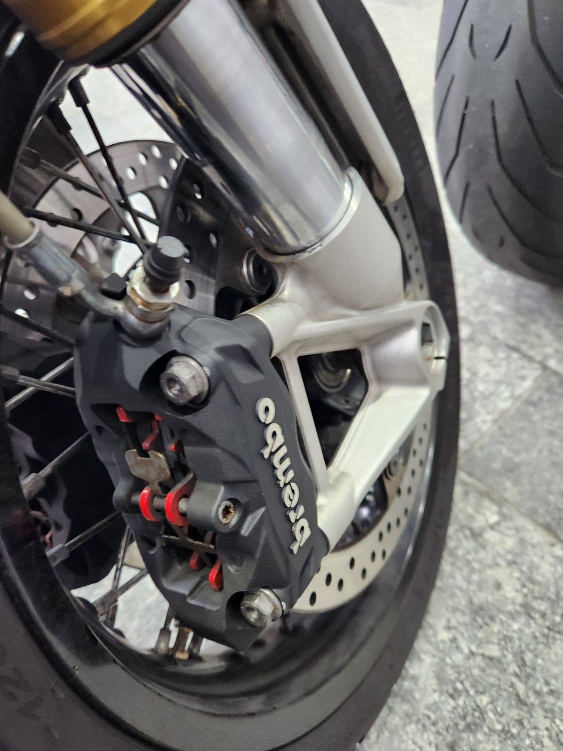 BMW R nine T 16