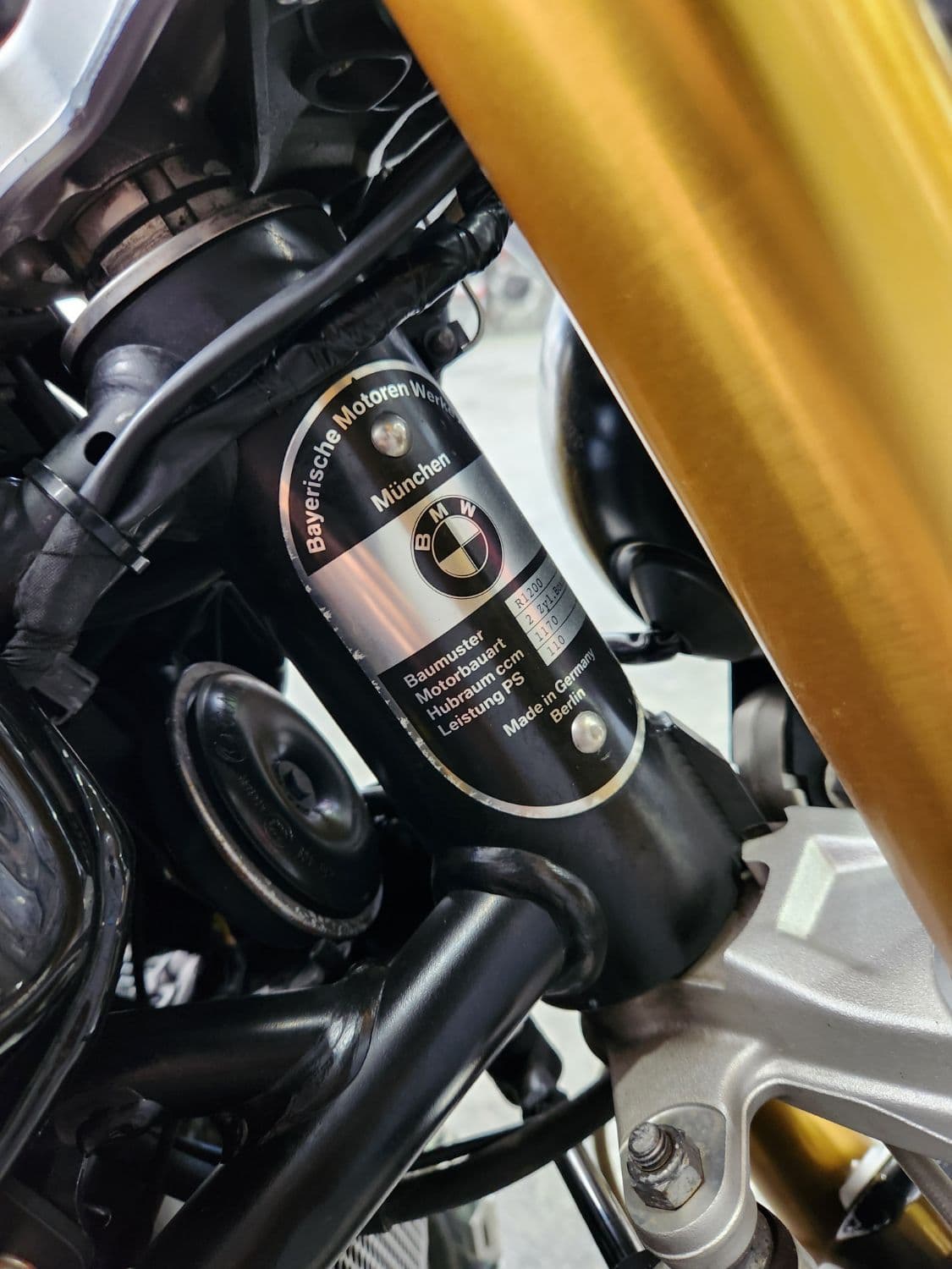BMW R nine T 18