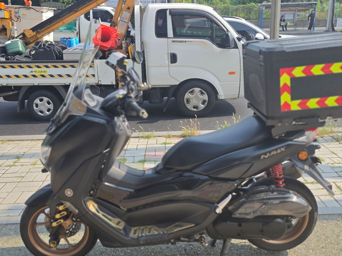 야마하 NMAX 125 more