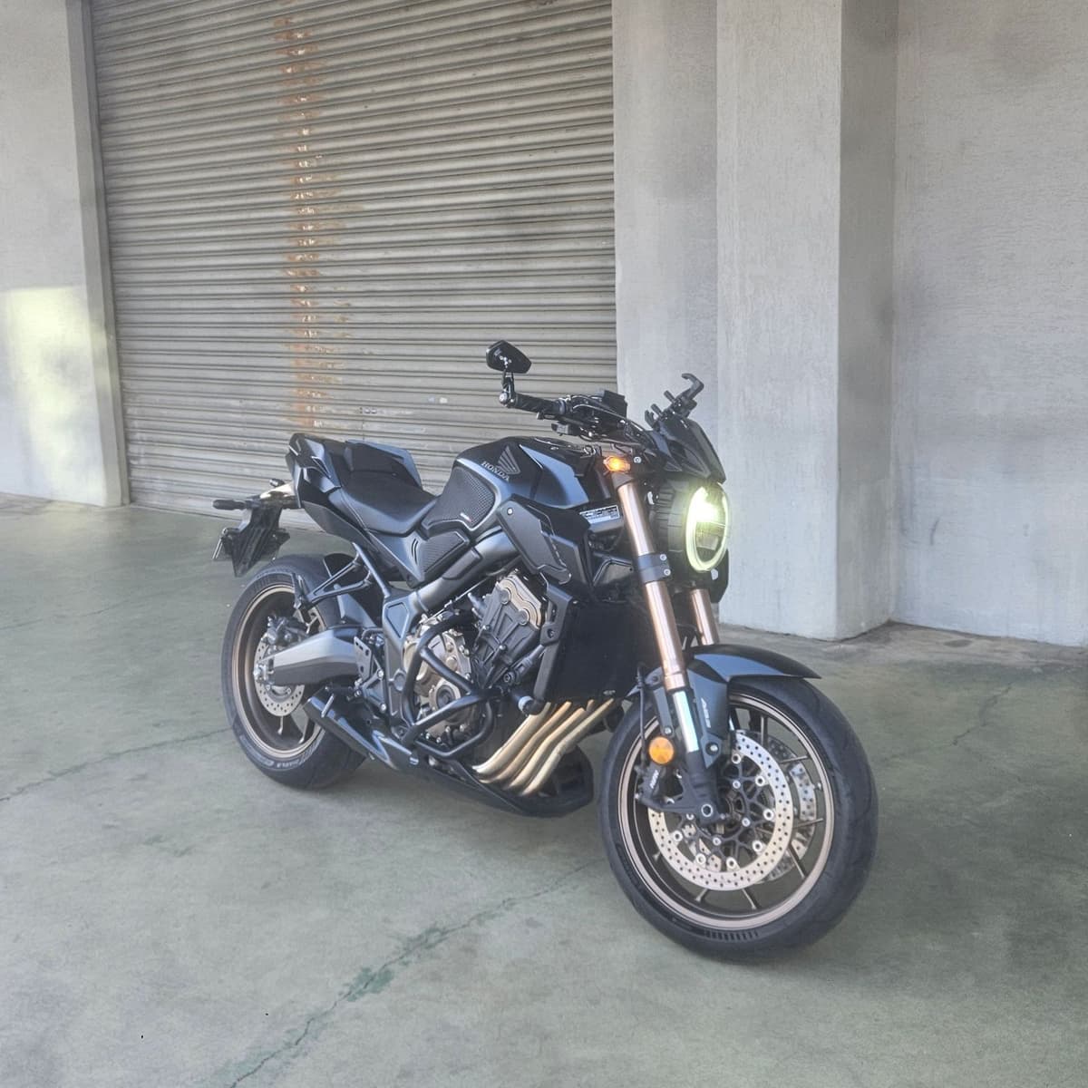 혼다 CB 650 R 1
