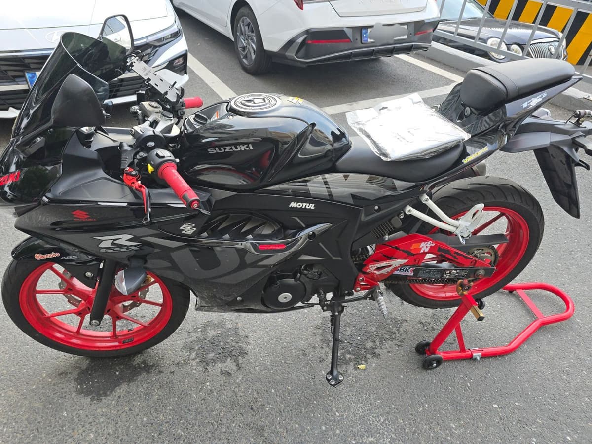 스즈키 GSX R 125 ABS 2