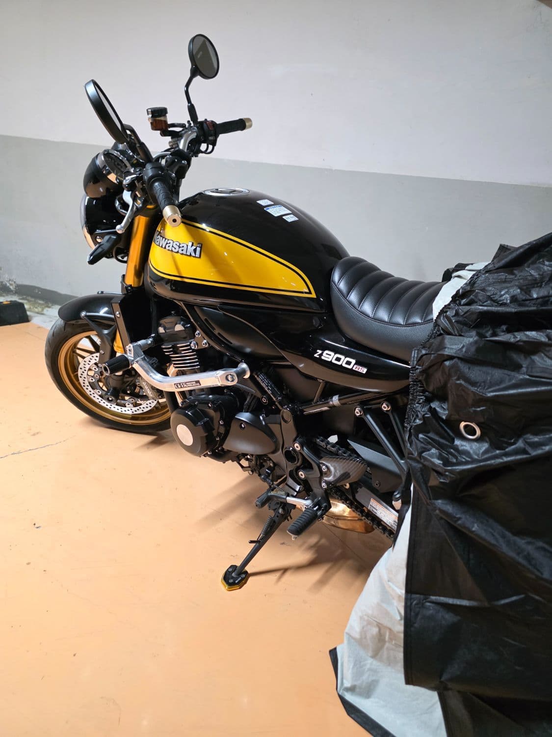 가와사키 Z 900 RS SE 3