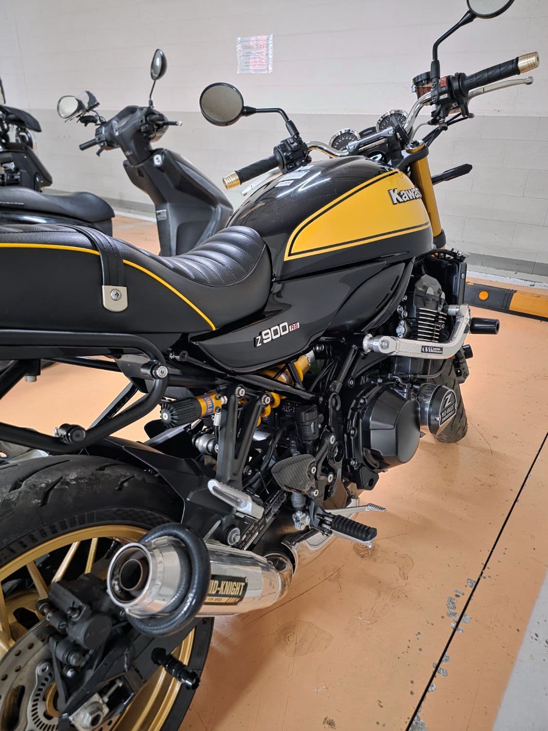 가와사키 Z 900 RS SE 2